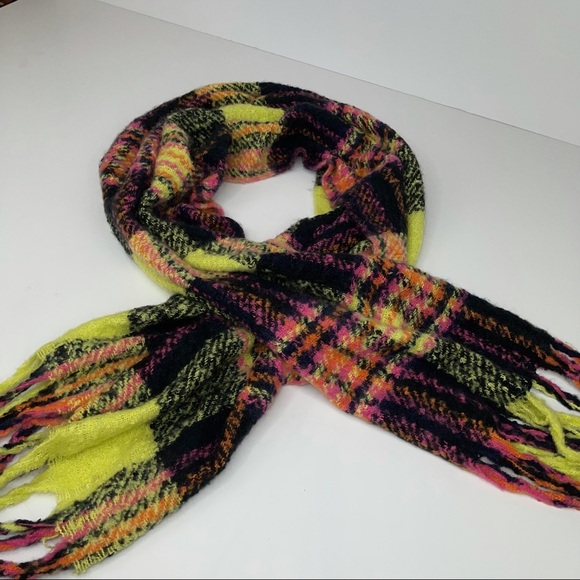 NEW Nordstrom Knit Green Plaid Scarf With Fringe - Picture 11 of 15
